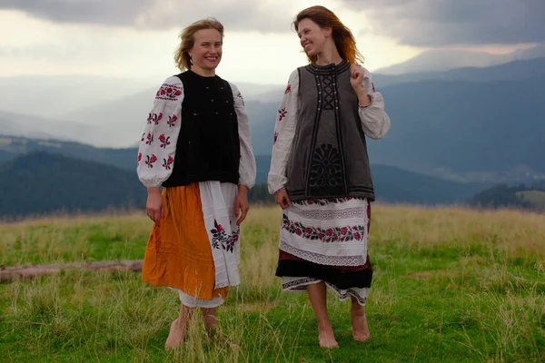 Two Emotional Cheerful Girl Ukrainian Embroidery Clothes High Carpathian Mountains — Stock Photo, Image