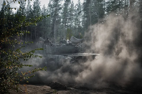 Panzer Batalla Real Donbass Ucrania Oriental Está Conduciendo Rápido Bosque —  Fotos de Stock