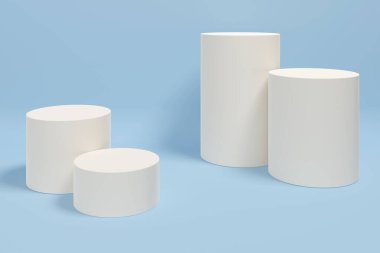 Mavi arka planda sıralanmış dört beyaz silindir. Silindirlerin boyutları değişkendir ve derinlik ve boyut hissi yaratacak şekilde yerleştirilirler. Sahne basitliklerden biridir.