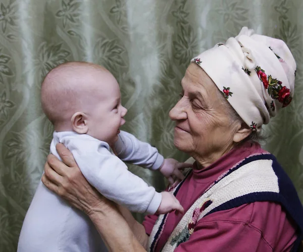 Bebek ve eller fotoğraf