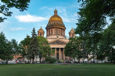 St Isaac's Katedrali, St. Petersburg şehir Rusya. Yaz görünümü
