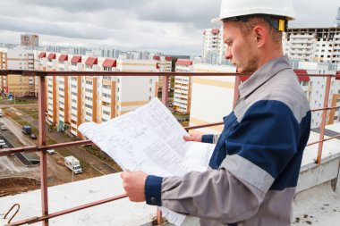 Bina yapım aşamasında çizimlerinin builder bakar