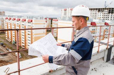 Bina yapım aşamasında çizimlerinin builder bakar