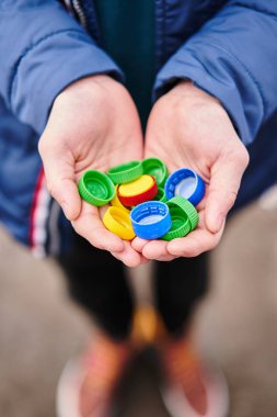 Şişe kapakları Palms. Geri dönüşüm çöp