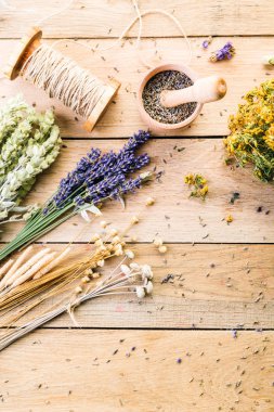 Bitki kuru, lavanta ve harç, iş parçası, koku, ahşap masa