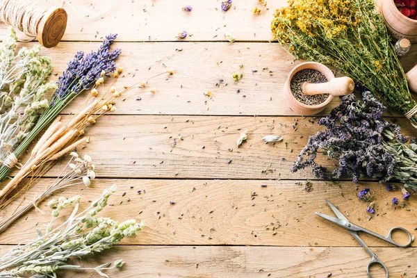 Herb Torr Murbruk Träbord Arbetsstycket Lavendel Och Doft — Stockfoto