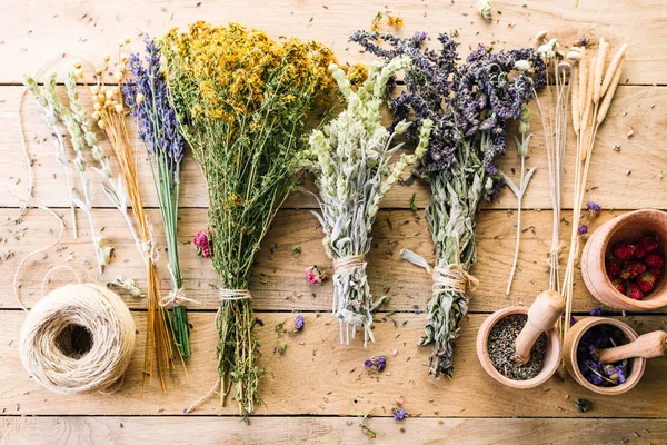 Bitki kuru, lavanta ve harç, iş parçası, koku, ahşap ot kuru, lavanta ve harç, iş parçası, koku, ahşap masa