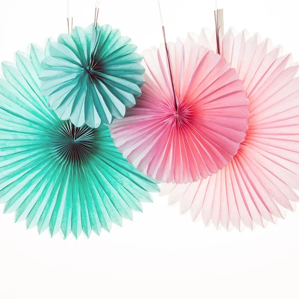 El yapımı kağıt çiçek beyaz arka plan Origami dekor