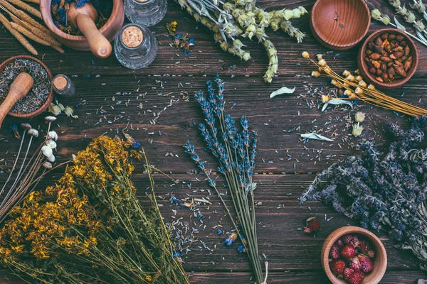 Wildkräuter Verschiedene Sammlung Von Medizinischen Alternativen Behandlung Hölzernen Hintergrund Vintage — Stockfoto