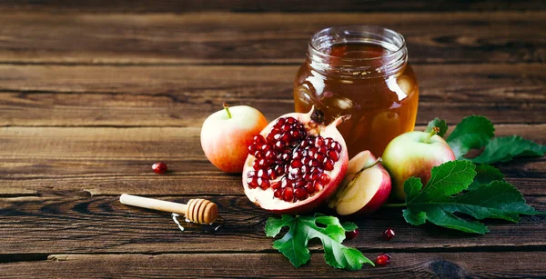 Judiska Högtiden Rosh Hashana Äpplen Honung Och Granatäpple Trä Bordet — Stockfoto