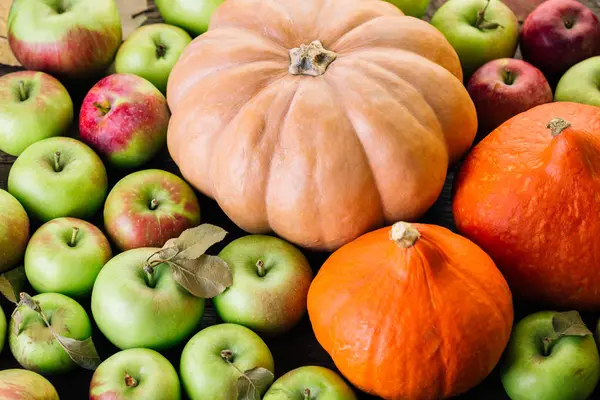 Apples Pumpkins Wooden Background Thanksgiving Seasonal Fruits Vegetables Harvest Harvesting — Stock Photo, Image