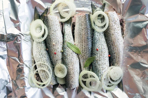 Peixe Tainha Fresca Cozinhar Assar Folha Close — Fotografia de Stock