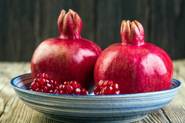 Nar, tahıl, ahşap zemin, Güney Meyve, kopya yer mavi tabak