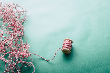 İplik sarma, kırmızı-beyaz hediye, makara, skein, düğüm, yeşil renkli, Kraft kağıt için