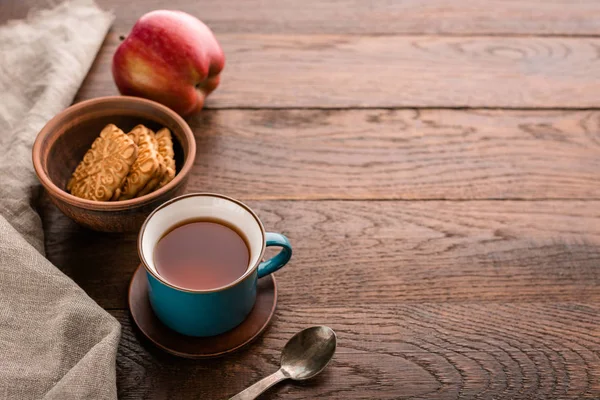 Teh Apel Kue Dan Gula Atas Meja Kayu Cokelat Sarapan — Stok Foto