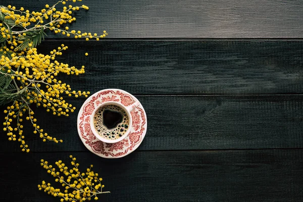 Mimosa Fondo Legno Nero Primavera Copiare Posto Fiori Gialli — Foto Stock