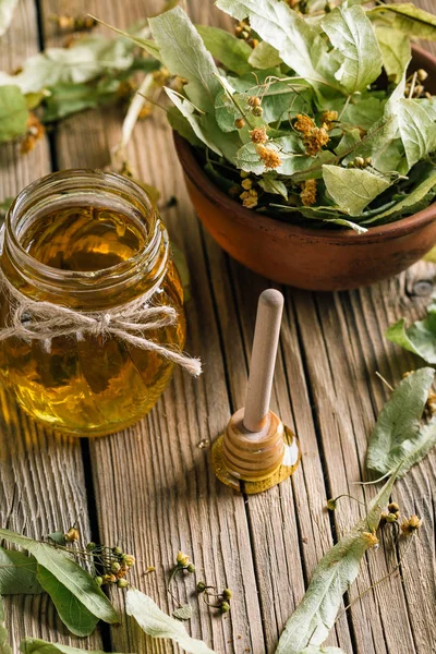 Miel Tilo Fragante Flores Secas Una Taza Arcilla Medicina Alternativa —  Fotos de Stock