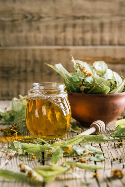 Miel Tilo Fragante Flores Secas Una Taza Arcilla Medicina Alternativa —  Fotos de Stock