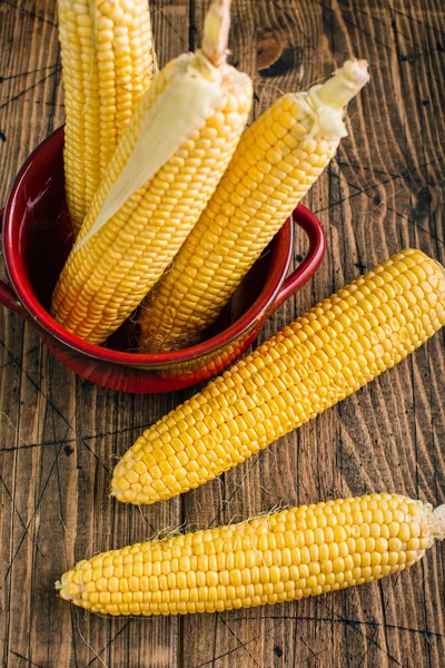 Fresh Raw Corn Cob Wooden Background — Stock Photo, Image