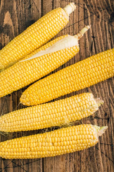 Fresh Raw Corn Cob Wooden Background — Stock Photo, Image