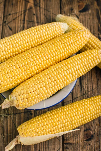 Fresh Raw Corn Cob Wooden Background — Stock Photo, Image