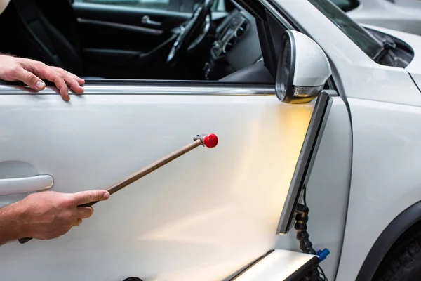 Repareren Van Auto Dent Het Ongeval Door Pijnloze Dent Repair — Stockfoto