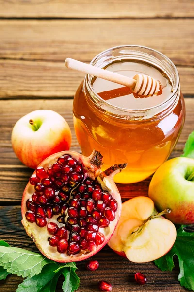 Rosh Hashanah Ano Novo Judaico Mel Romã Maçãs Fundo Madeira — Fotografia de Stock