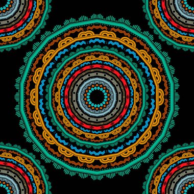 Çiçeklerin etrafındaki etnik vektör kusursuz desen. Geometrik soyut süs arka planı. Geometri zig zag çizgileri, çizgiler, şekiller, daireler, elementler. Süslenip püslenen kabile tarzı süsler.