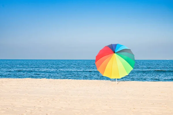 Vacanţă Vară Umbrela Colorată Plajă Paradis Tropical Nisip Alb Cer — Fotografie, imagine de stoc