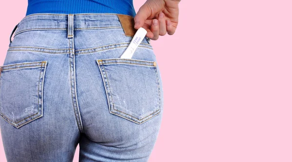 Zwangere Test Vrouw Met Zwangerschapstest Pocket Spijkerbroek — Stockfoto