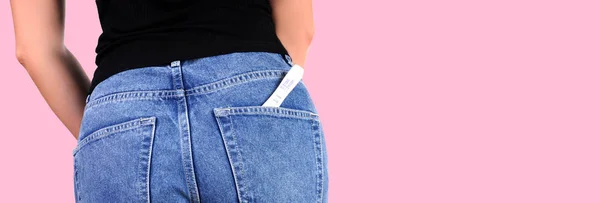 Teste Gravidez Mulher Com Teste Gravidez Jeans Bolso — Fotografia de Stock