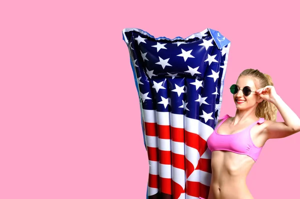 Summer Vacation Enjoying Suntan Woman Bikini Inflatable Mattress American Flag — Stock Photo, Image