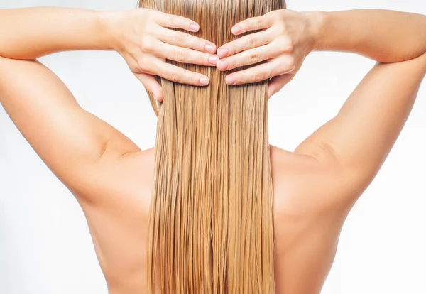 Concepto Cuidado Del Cabello Mujer Rubia Con Pelo Largo Húmedo —  Fotos de Stock