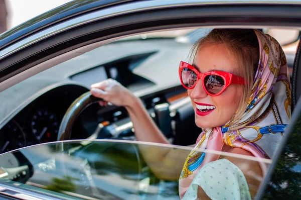 Driving Beautiful Fashion Woman Red Lips Sunglasses Car — Stock Photo, Image
