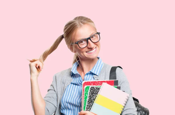 Feliz Joven Estudiante Sosteniendo Libros Escuela Secundaria Graduado Universidad Fondo — Foto de Stock