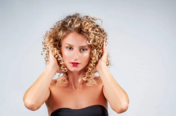 Happy Girl Healthy Curly Hair Beautiful Woman Wavy Blonde Hair — Stock Photo, Image