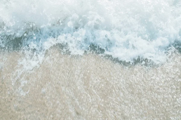 砂浜に柔らかい海波 — ストック写真