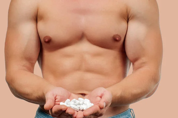 Man Bodybuilder Steroïden Vorm Van Tabletten Nemen Pastel Achtergrond — Stockfoto