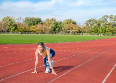 Güzel kadın pistte yayınlanmaya başlaması hazır