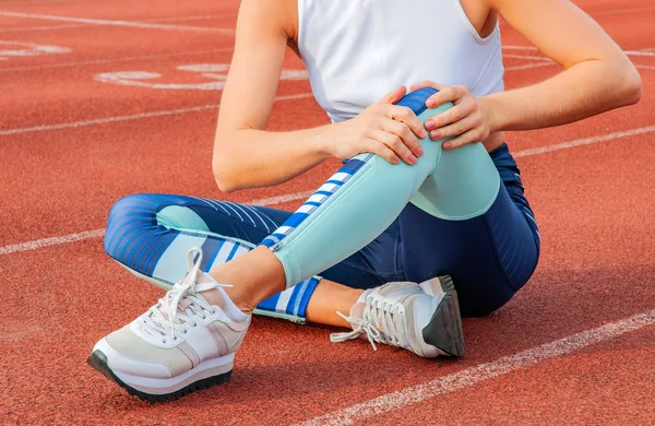 Sport Knee Injury Woman Has Pain Knee Run Outdoors Stadium — Stock Photo, Image