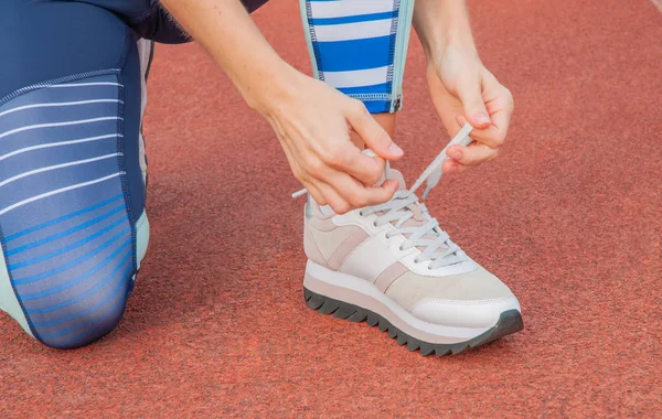 Sports Woman Runner Tying Shoelaces Woman Lacing Her Sneakers Stadium — Stock Photo, Image