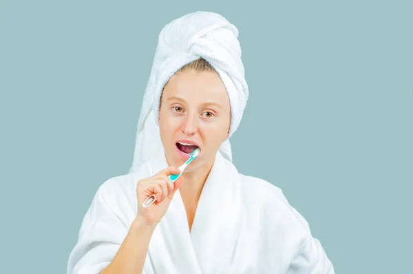 Cuidados Faciais Tratamentos Beleza Mulher Bonita Escovando Dentes — Fotografia de Stock
