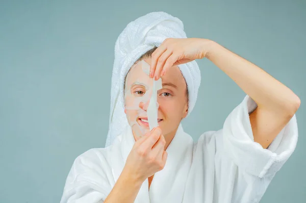 Cuidados Faciais Tratamentos Beleza Mulher Bonita Com Uma Máscara Hidratante — Fotografia de Stock
