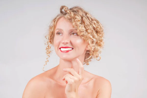 Mulher Bonita Com Pele Limpa Fresca Tratamento Facial Menina Beleza — Fotografia de Stock