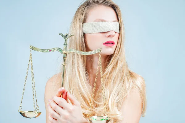 Femida Göttin Der Gerechtigkeit Mit Waage Mit Augenbinde — Stockfoto