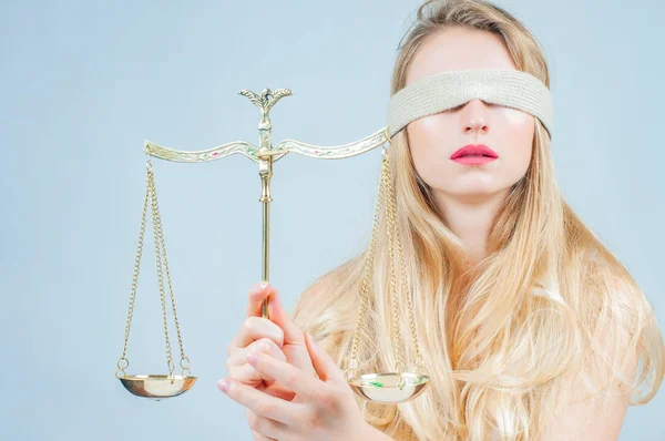 Femida Godin Van Justitie Met Schubben Dragen Blinddoek — Stockfoto