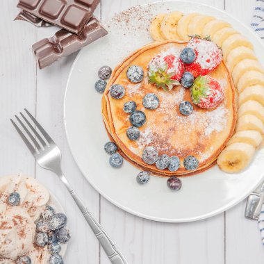 Sağlıklı Kahvaltı, kahve ve leziz ev yapımı krep f ile