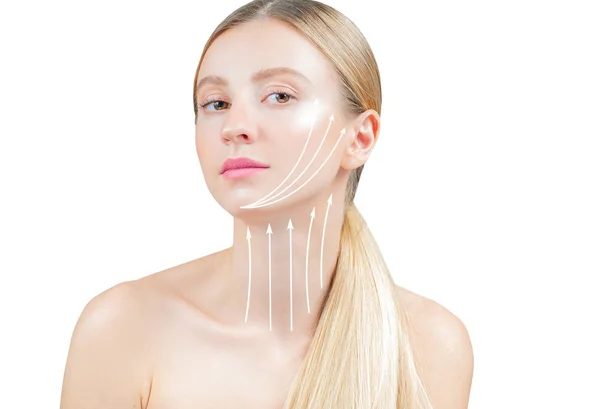 Antialdringsbehandling og ansiktsløfting. Vakker kvinne med perfekt hud med piler på halsen – stockfoto