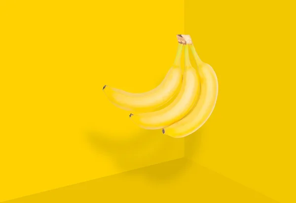 蓝色背景上的香蕉 — 图库照片