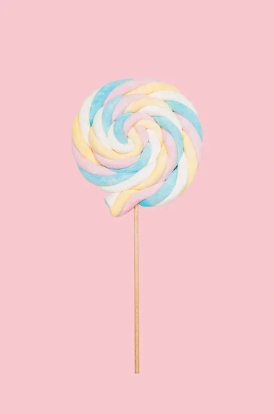 糖果棒棒糖在柔和的粉红色的背景 — 图库照片